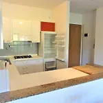 아파트 Modern With Balcony