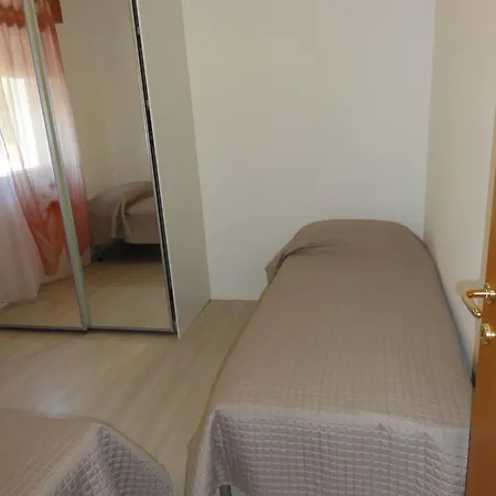 דירה Modern With Balcony