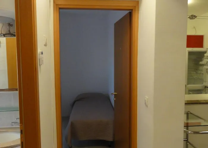 شقة Modern With Balcony *