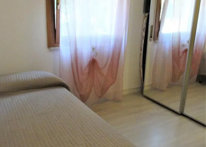 Modern With Balcony شقة